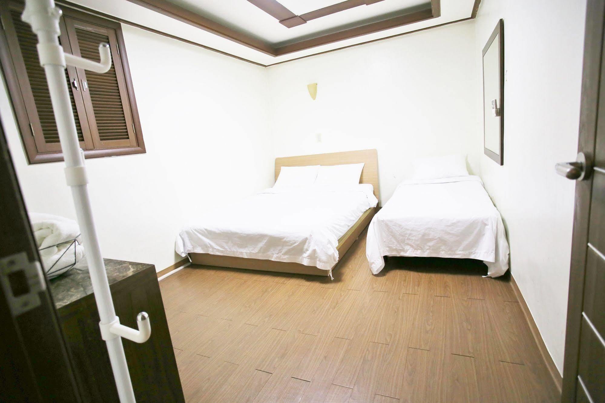 Sinchon Sisters Hostel Seul Exterior foto