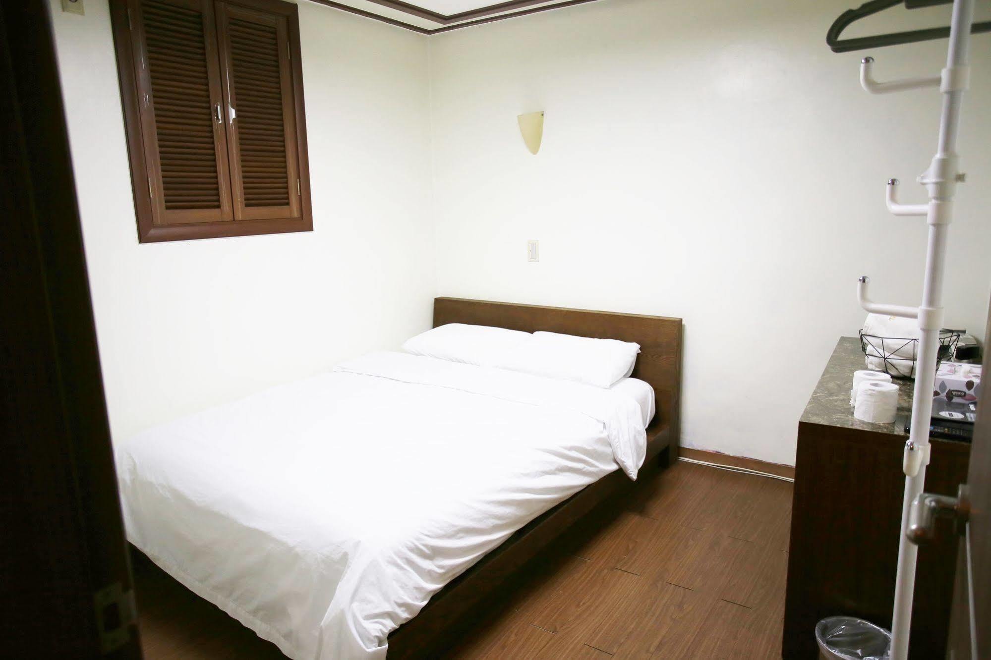 Sinchon Sisters Hostel Seul Exterior foto